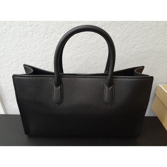 Michael Kors Scarlett Medium Satchel Gold-Tone Hardware/Soft Venus Leather/Black - Picture 4 of 6